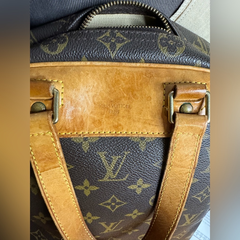 Louis Vuitton monogram excursion handbag. Has authenticity papers. - Picture 9 of 16